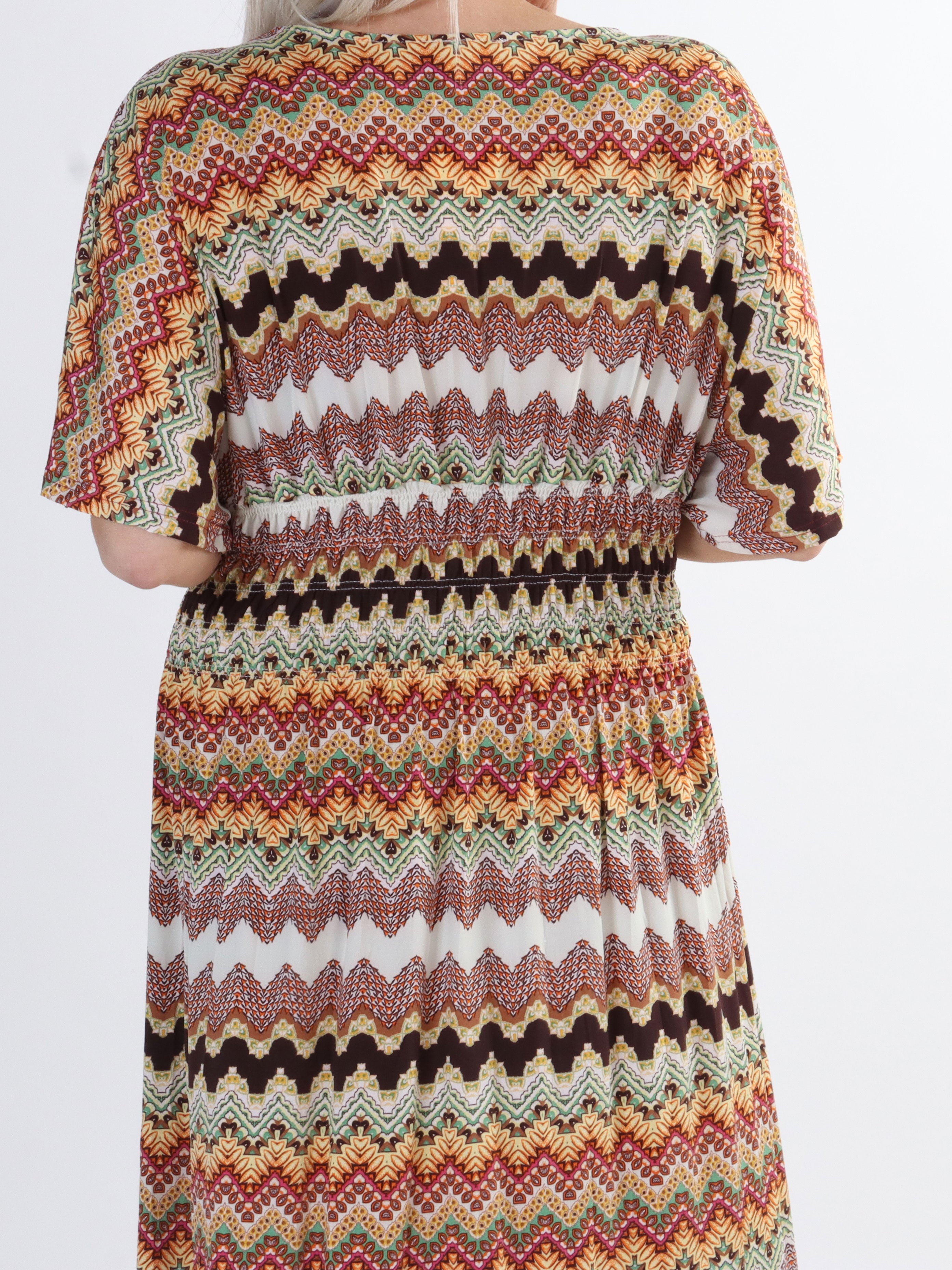 Pams Zigzag - Lång elastisk plus size klänning i skrynkelfritt material